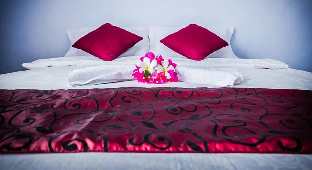Turtle Beach Hotel Ujunggenteng Quarto foto
